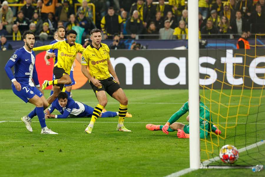 Dortmund's Dutch defender #22 Ian Maatsen (2nd L) scores the 2-0 goal