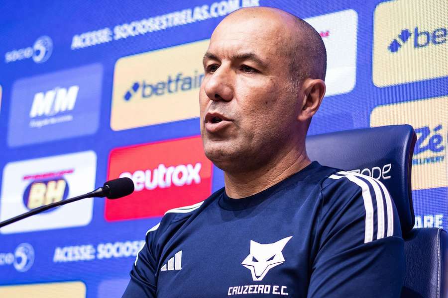 Leonardo Jardim prometeu que só treinaria o Cruzeiro no Brasil Leonardo Jardim prometeu que só treinaria o Cruzeiro no Brasil