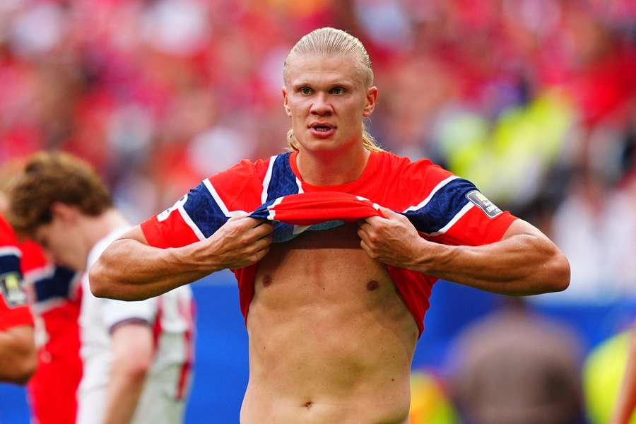 Haaland estava completamente desgastado desde o segundo tempo do duelo com ingleses Haaland estava completamente desgastado desde o segundo tempo do duelo com ingleses