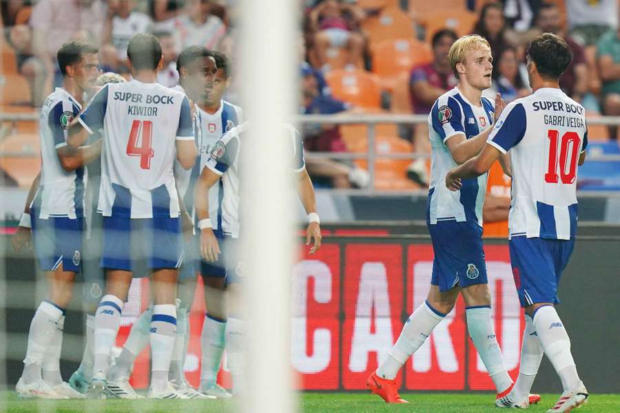 Victor Froholdt festeja o golo com Gabri Veiga Victor Froholdt festeja o golo com Gabri Veiga