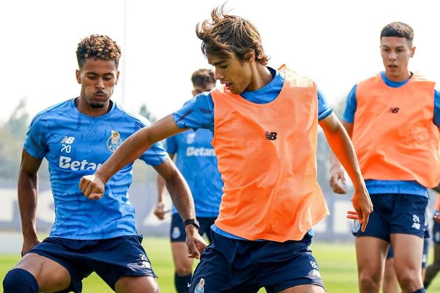 Gonçalo Borges, Rodrigo Mora e Nehuén Pérez no treino dos dragões