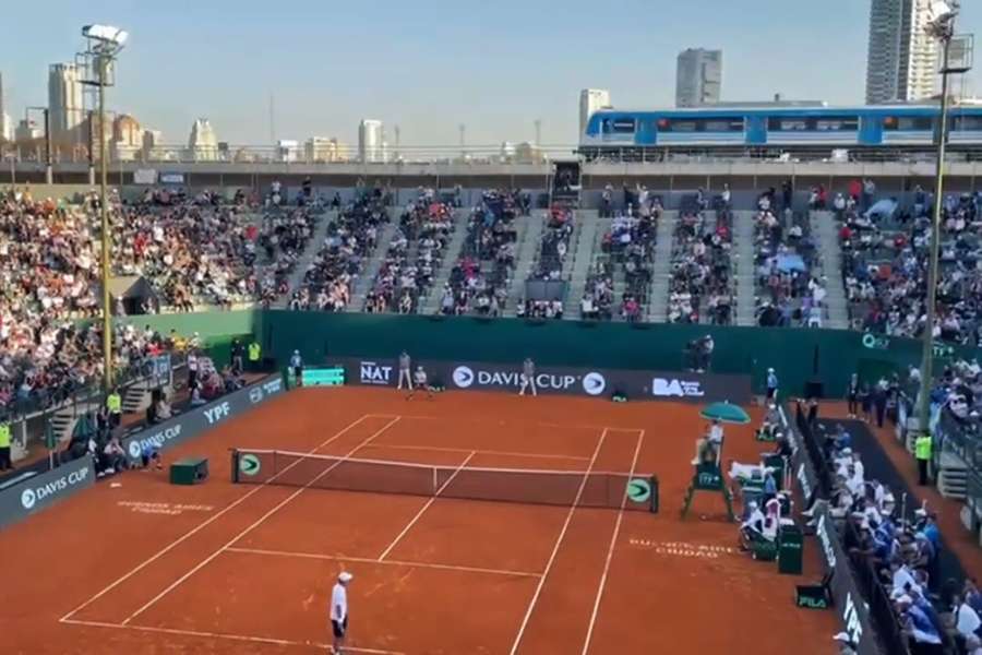 Espectadores em trânsito na 2ª partida da Copa Davis em Buenos Aires