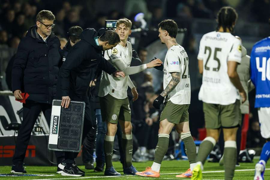 Dennis Man, înlocuit în minutul 29 în meciul de Cupă