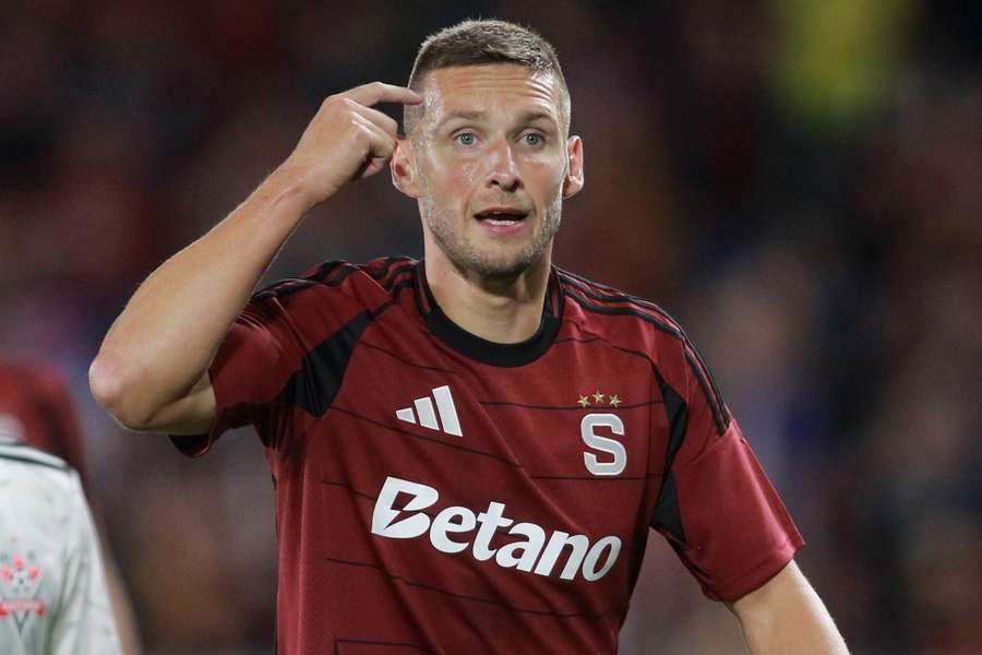 Sparta sice vede ligu, musí ale řešit množství zraněných obránců.