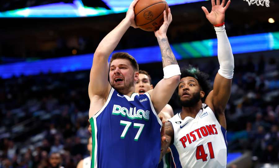 Luka Doncic fez 50 pontos na vitória dos Mavericks sobre os Pistons