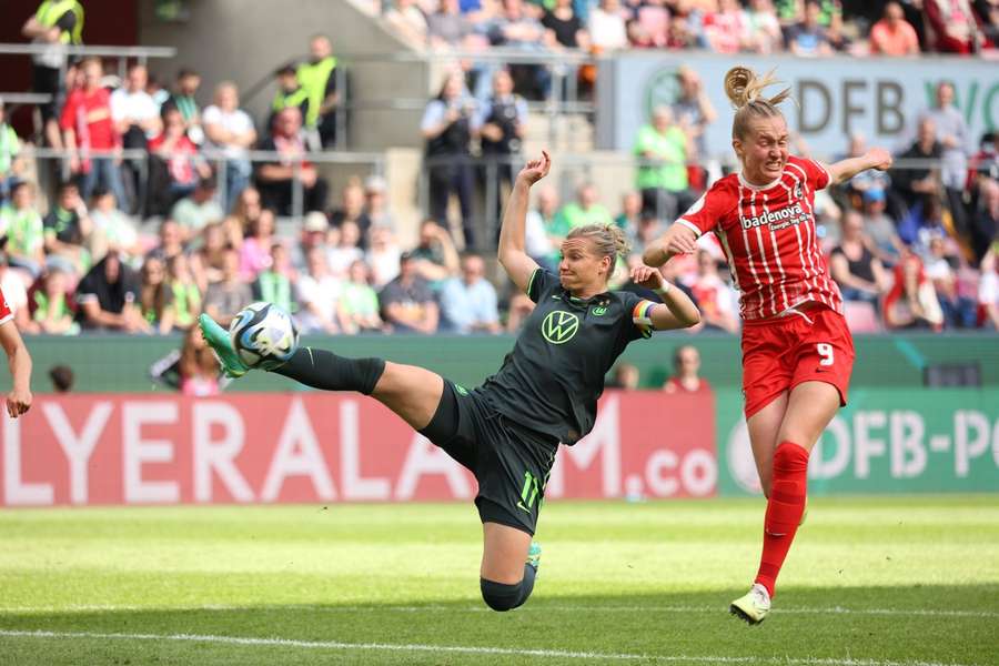Wolfsburg um Alexandra Popp (links) gewann den DFB-Pokal zum neunten Mal in Folge.