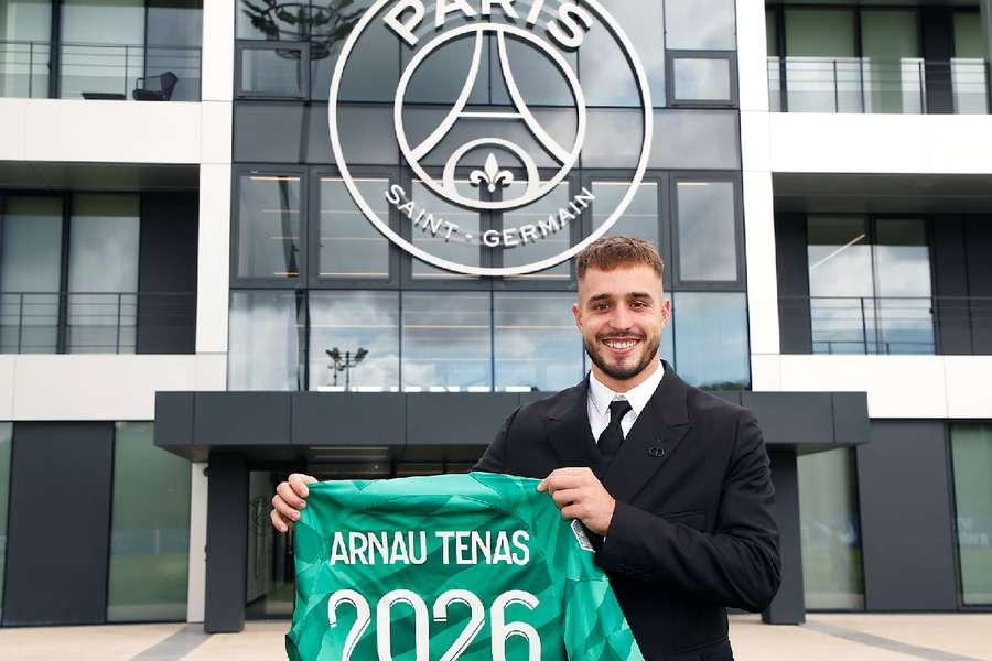 Arnau Tenas assina com o Paris Saint-Germain por três épocas