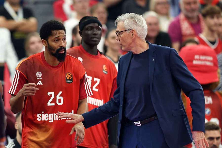 Dinwiddie (l.) mit Coach Herbert Dinwiddie (l.) mit Coach Herbert