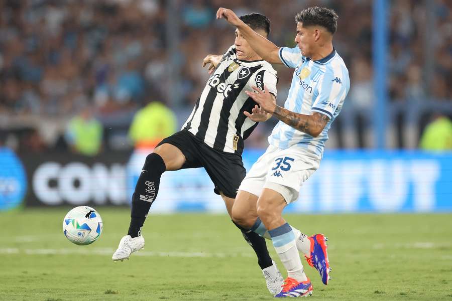 Botafogo teve poucas chances contra o Racing Botafogo teve poucas chances contra o Racing