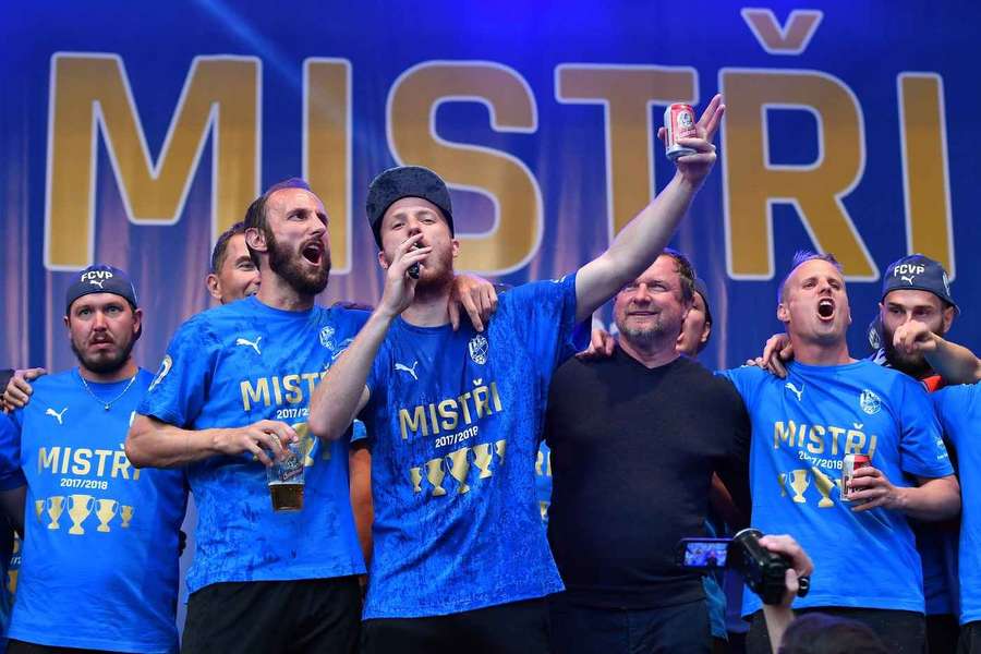 Michael Krmenčík se po kritice na svou adresu ozval posměváčkům a poslal jim vzkaz. Michael Krmenčík se po kritice na svou adresu ozval posměváčkům a poslal jim vzkaz.