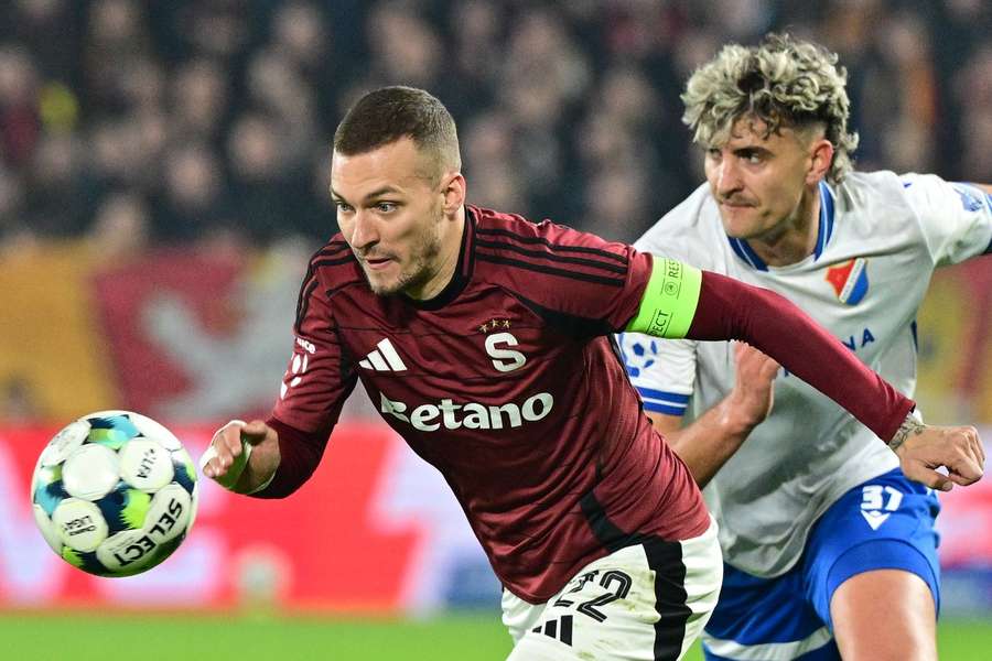 Sparta bojuje na Letné s Baníkem.