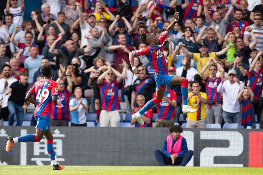 Wilfried Zaha viert de winnende goal tijdens de vorige ontmoeting tussen de clubs op 22 maart 2022