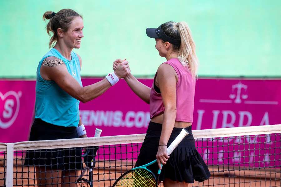 Katarzyna Kawa i Dalila Jakupovic po meczu 1. rundy w Lublanie