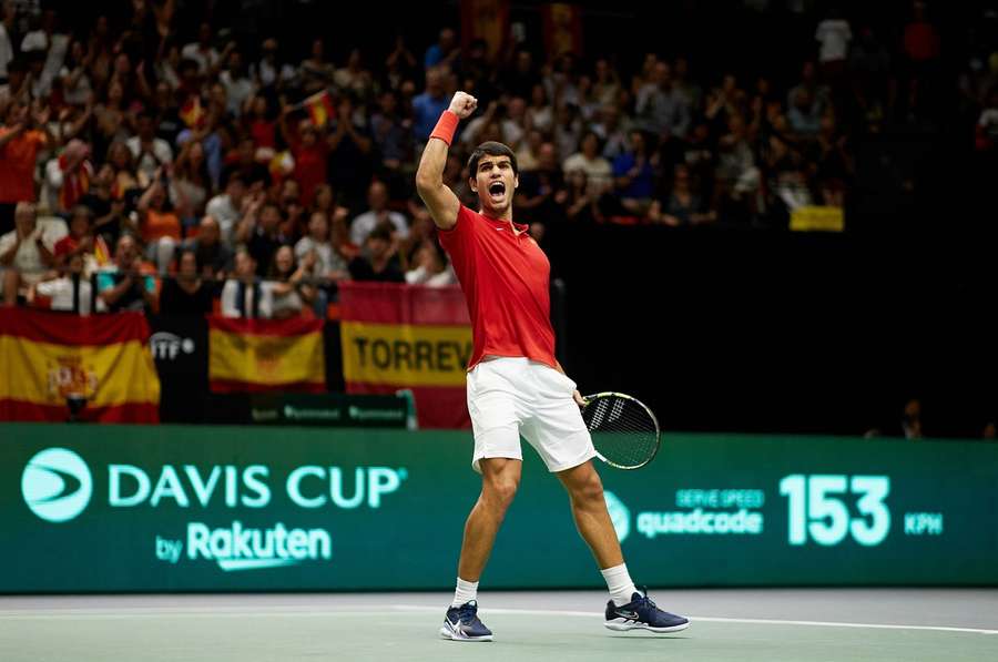 Alcaraz coloca Espanha nas quartas da Copa Davis