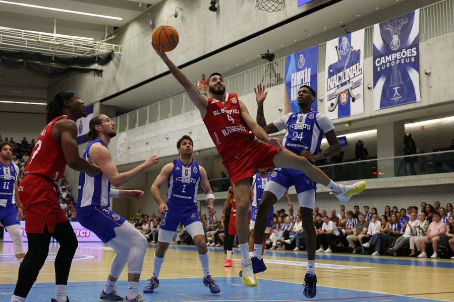Benfica e FC Porto vão disputar a Champions