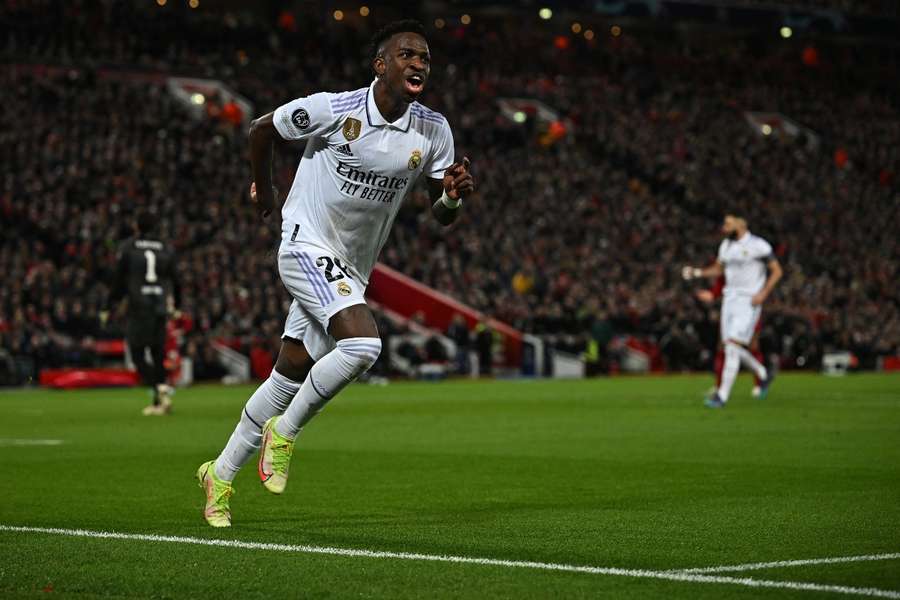 Vinícius celebra uno de sus goles en el 2-5 en Anfield de 2023