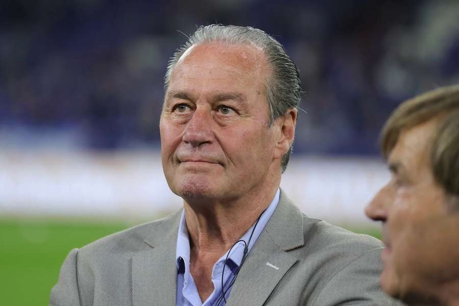 Huub Stevens sorgt sich um die Zukunft seines Herzensvereins Schalke 04.