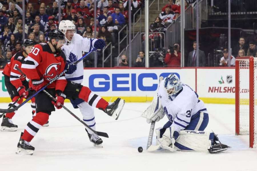 NHL roundup: Leafs halt Devils' winning streak at 13 games