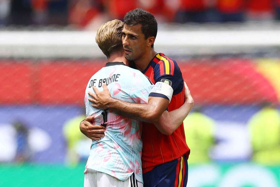 Rodri se abraza a De Bruyne tras el España-Bélgica del Mundial Rodri se abraza a De Bruyne tras el España-Bélgica del Mundial