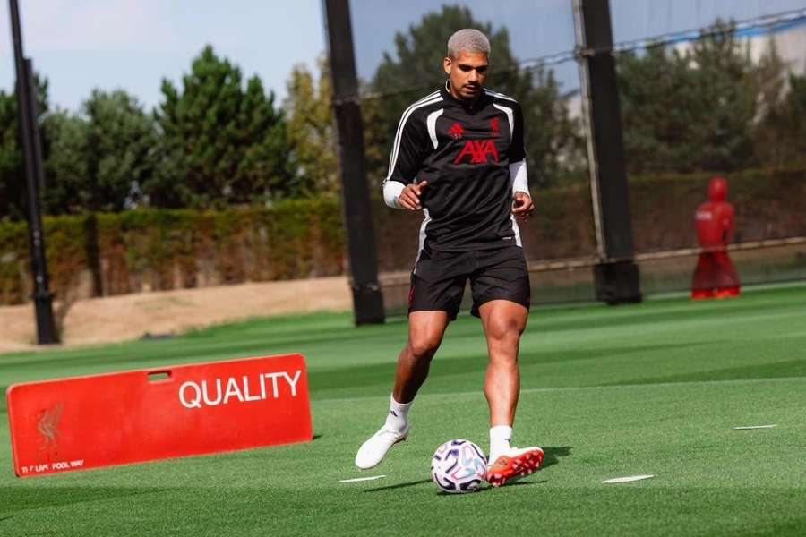 Ronald Araújo en su primer entrenamiento con el Liverpool Ronald Araújo en su primer entrenamiento con el Liverpool