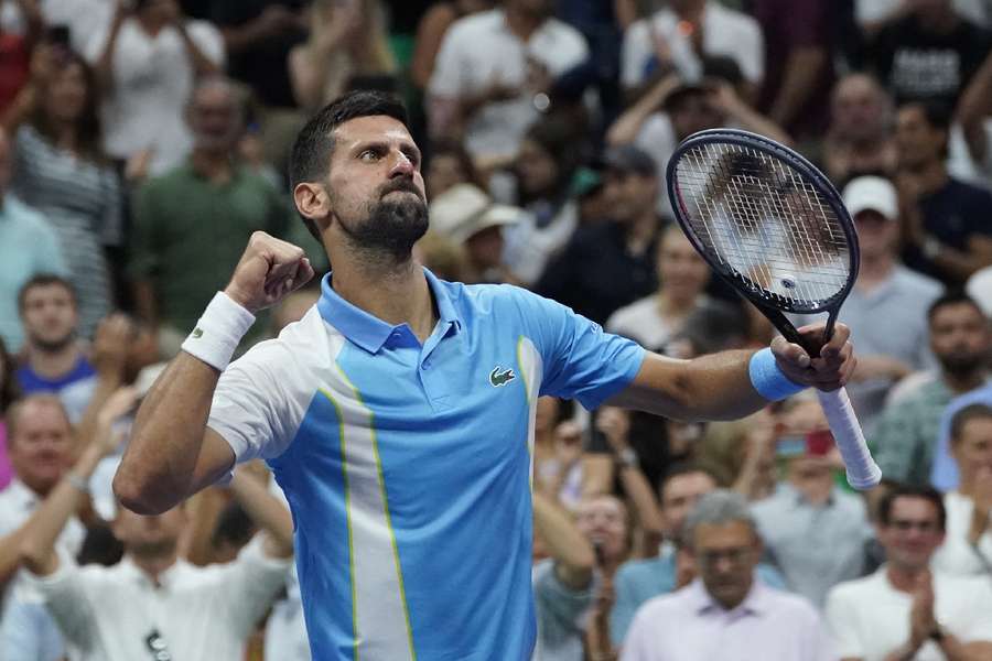 Djokovic comemora a vitória sobre Shelton 