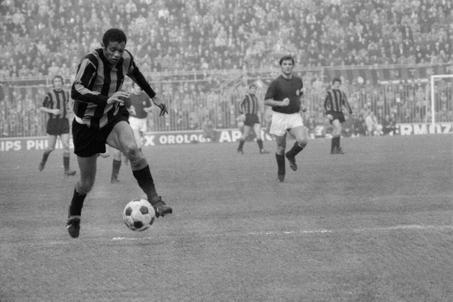 Jair da Costa, en acción con la camiseta del Inter.