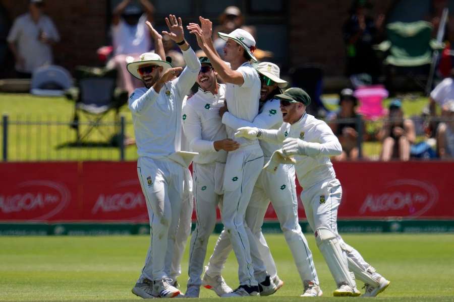 South Africa are closing in on victory in the second Test