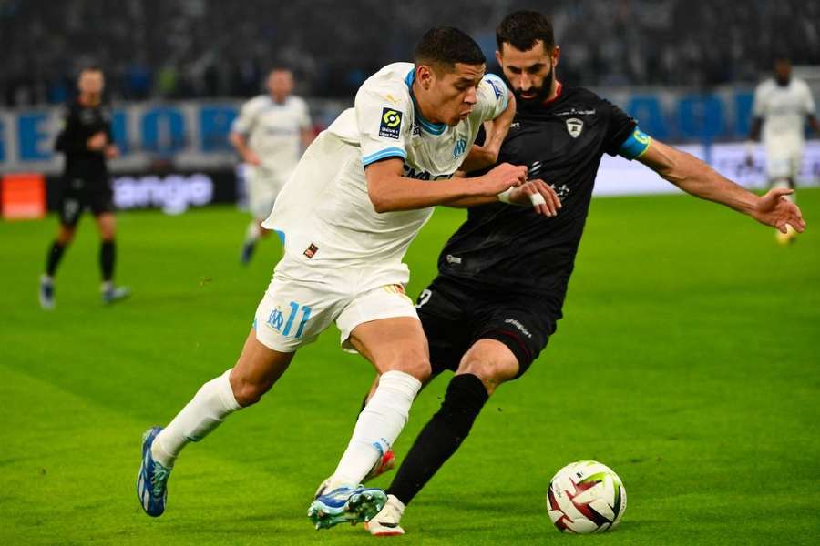 Amine Harit au coude à coude avec Maxime Gonalons.