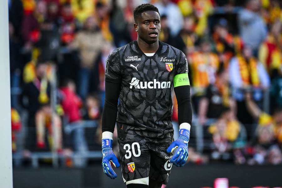 Começa o braço de ferro entre o Lens e Brice Samba