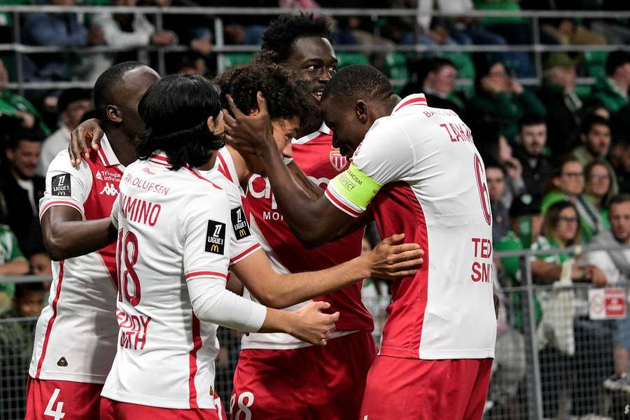 Trois buts pour Monaco qui s'impose à Saint Etienne et devient provisoirement le dauphin du PSG.