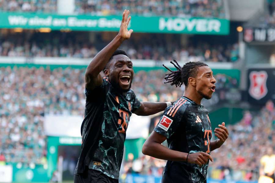 Michael Olise (r.) hat beim 5:0-Sieg in Bremen restlos überzeugt.