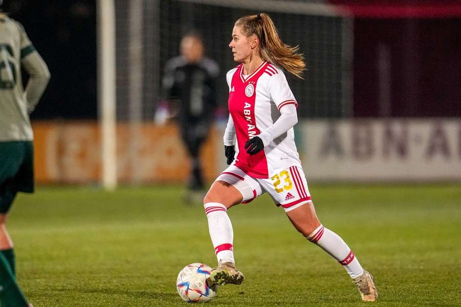 International Victoria Pelova staat voor transfer van Ajax naar Arsenal