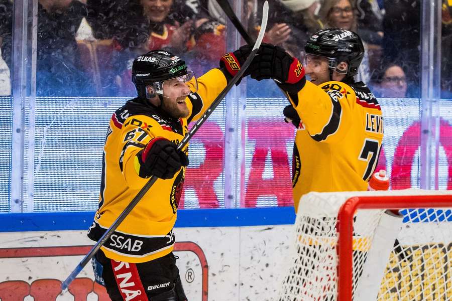 Lulea left it late but returned to second in the standings