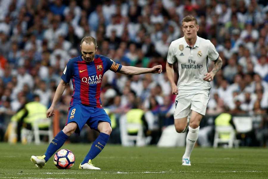 Dva výjimeční záložníci – Iniesta po boku Kroose.