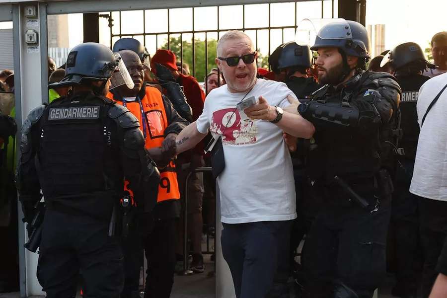 Distúrbios no Stade de France antes do Real Madrid-Liverpool