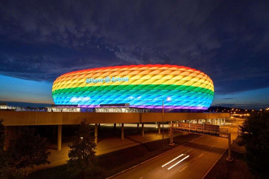 Am Christopher Street Day erleuchtete die Allianz Arena in Regenbogenfarben