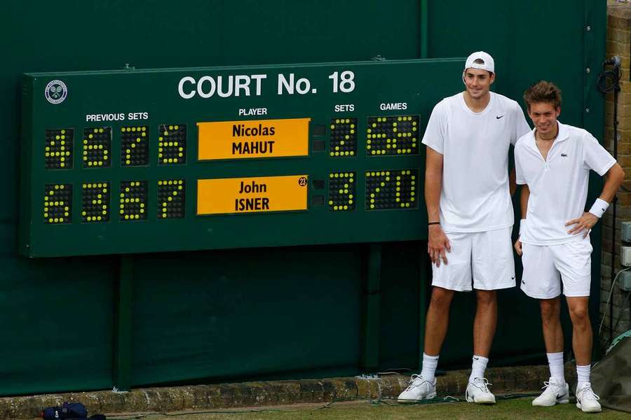 John Isner a Nicolas Mahut po nejdelším tenisovém utkání v historii