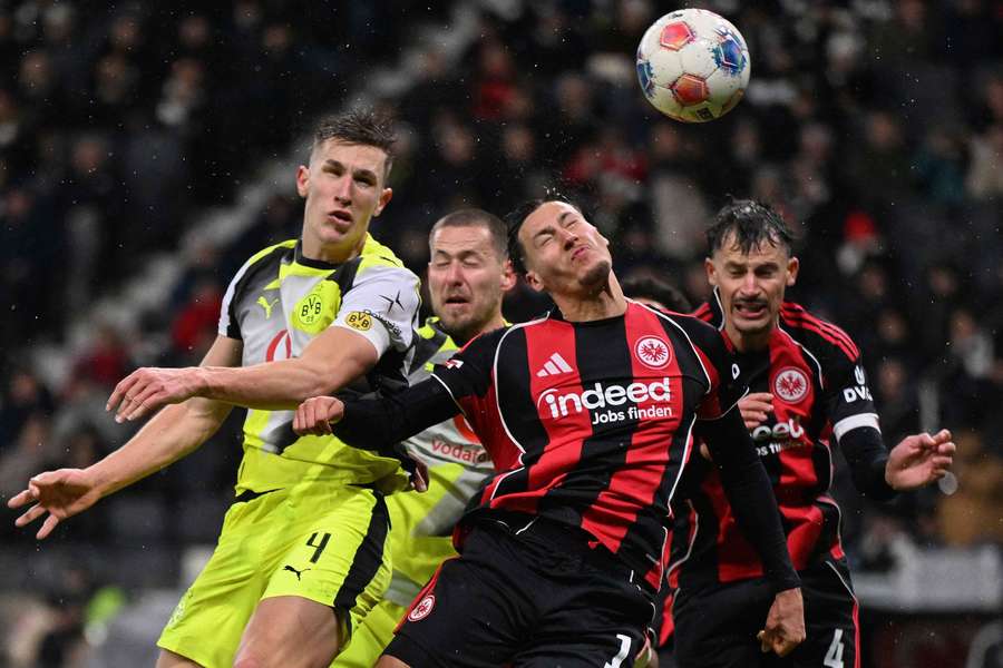 Frankfurt remizoval s Dortmundem 3:3. Frankfurt remizoval s Dortmundem 3:3.