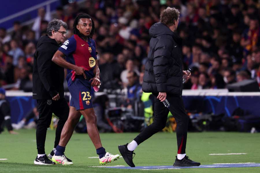Barcelona's French defender Jules Kounde leaves the pitch against Inter Barcelona's French defender Jules Kounde leaves the pitch against Inter