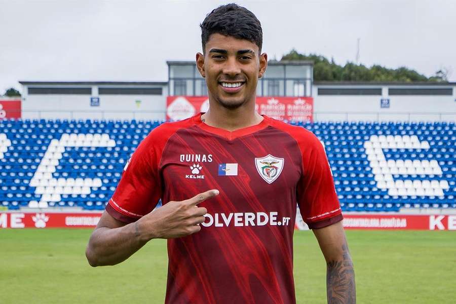 O jogador de 21 anos chegou ao Santa Clara na época passada