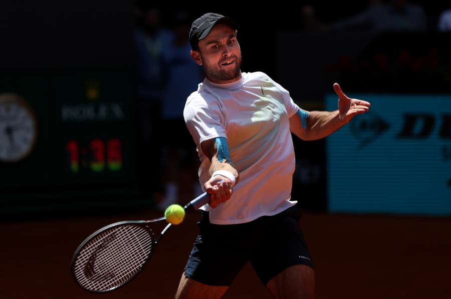 Karatsev ganó a Medvedev y está en los cuartos del Madrid Open