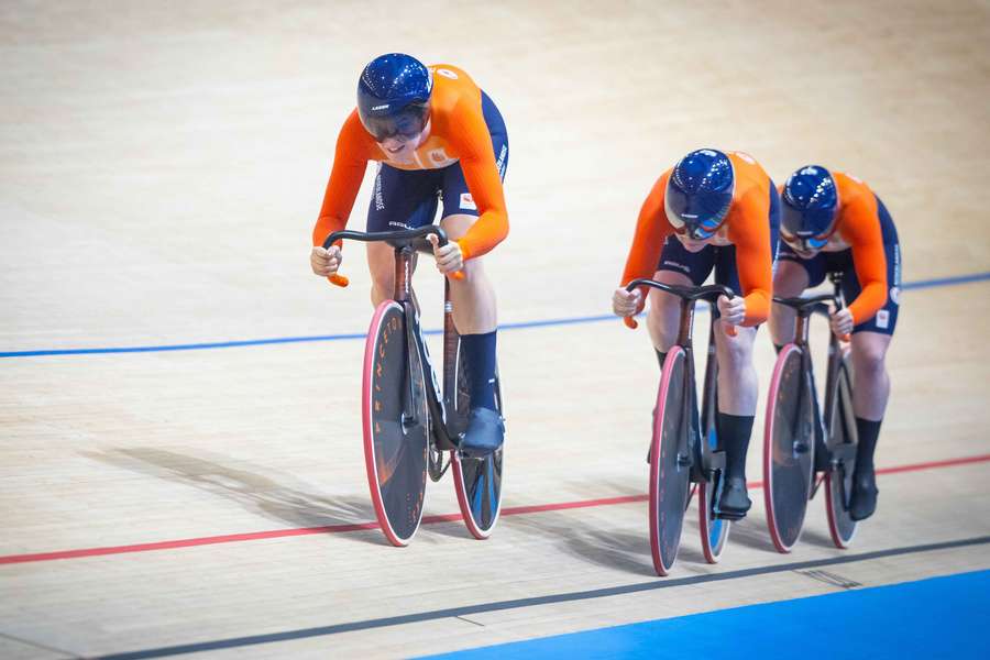 Hetty van de Wouw, Kimberley Kalee en Steffie van der Peet tijdens de kwalificatie