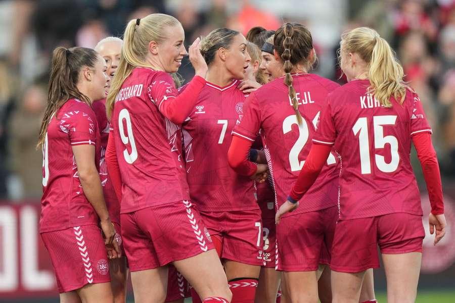 Sent selvmål giver Danmark smal sejr over Japan i ny flot generalprøve før VM