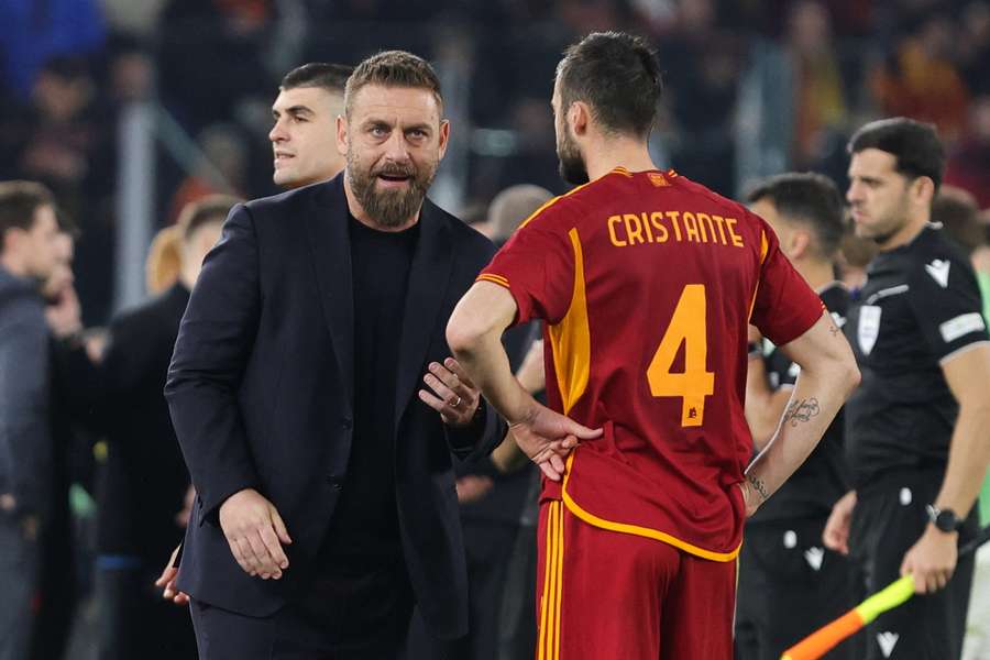 Roma-Trainer Daniele de Rossi und sein Schützling Bryan Cristante.