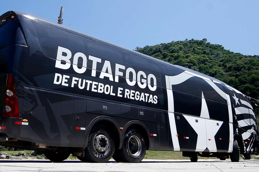 Autocarro do Botafogo foi atacado antes do embarque para a Argentina