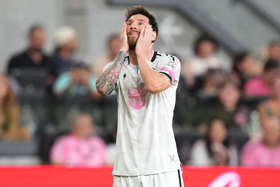 Beckham spune că Messi „ar trebui să câștige” Balonul de Aur: Nimeni la 39 de ani nu face asta! Beckham spune că Messi „ar trebui să câștige” Balonul de Aur: Nimeni la 39 de ani nu face asta!