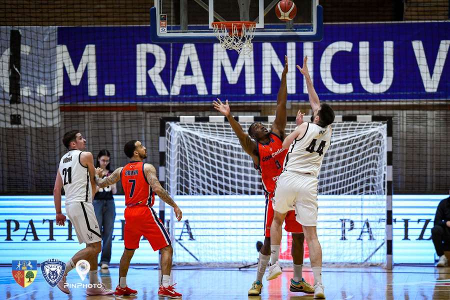 CS Vâlcea a învins liderul CSM Oradea