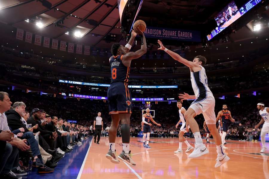 Wagner (r.) kommt gegen OG Anunoby zu spät