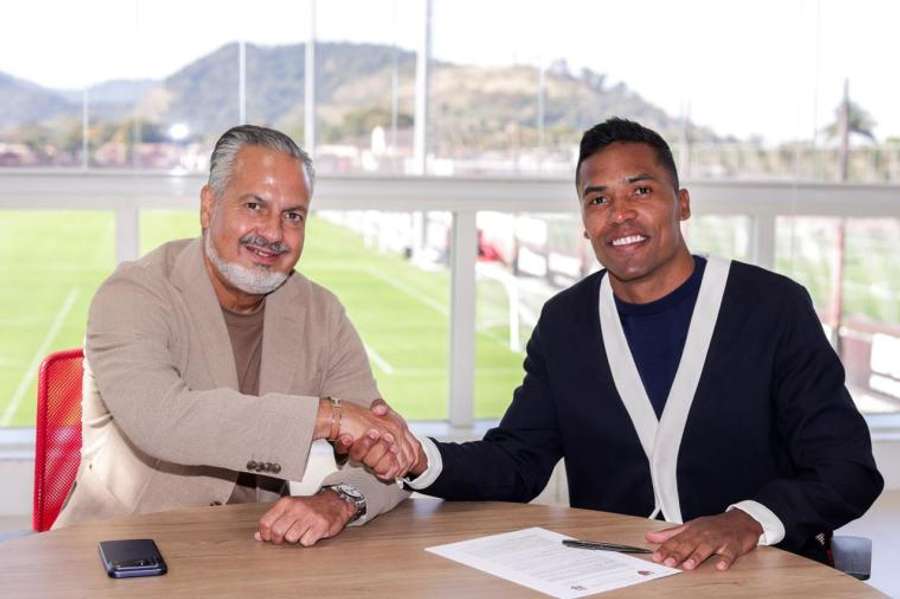 Alex Sandro ao lado do diretor José Boto Alex Sandro ao lado do diretor José Boto