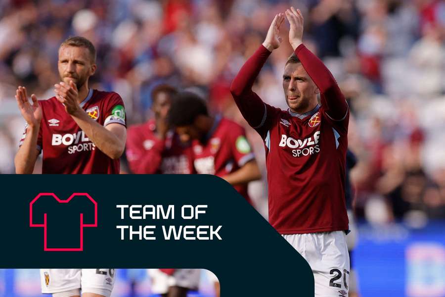 Jarrod Bowen (R) celebrates West Ham's win